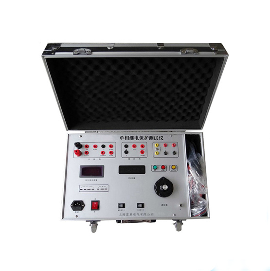 LCJB10C單相繼電保護(hù)校驗儀實現(xiàn)簡化操作的前提下，增加儀器的功能，能對各種常見的繼電器進(jìn)行各項校驗且面板布置精巧，讓操作者操作簡便，一目了然，因而贏得了廣大用戶的一致好評。