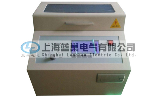 LCY-100B絕緣油介電強(qiáng)度試驗(yàn)儀是我公司經(jīng)過多次現(xiàn)場試驗(yàn)和長期不懈努力，精心開發(fā)的高準(zhǔn)確度、全數(shù)字化工業(yè)儀器。該機(jī)操作簡便，造型美觀大方