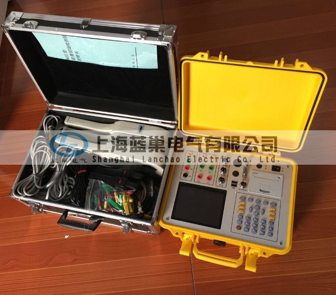 三相電能表現場校驗儀采用大屏幕彩色液晶作為顯示器,全中文圖形化操作界面并配有漢字提示信息、多參量顯示的液晶顯示界面,人機對話界面友好,向量圖顯示及接線判斷為檢查電路的正確性提供了可靠的依據。